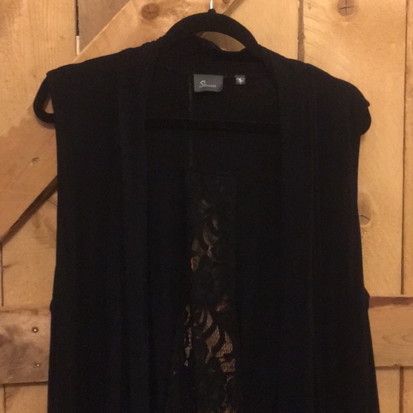 Long T-shirt Material Vest with Lace Insert - Picture 3 of 6